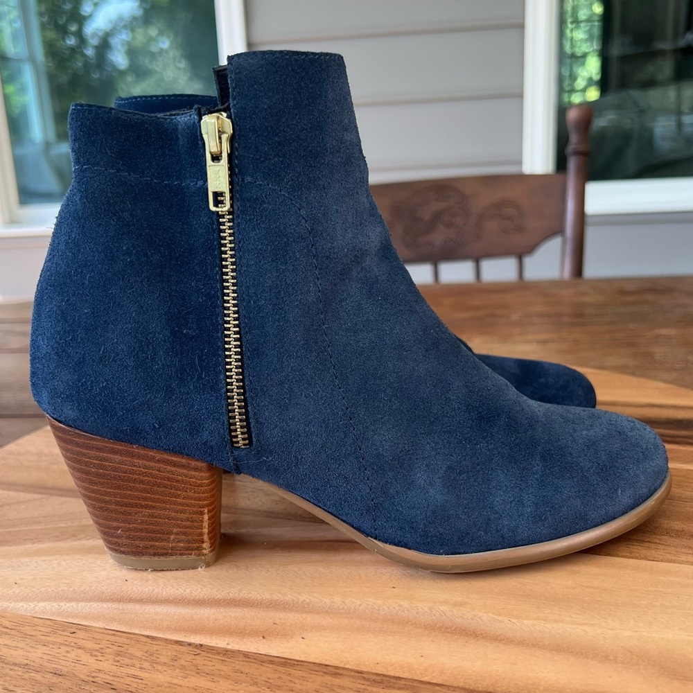 Garnet Hill Womenβs Blue Suede Ankle Boots Booties Side Zip Made in Italy Sz 10